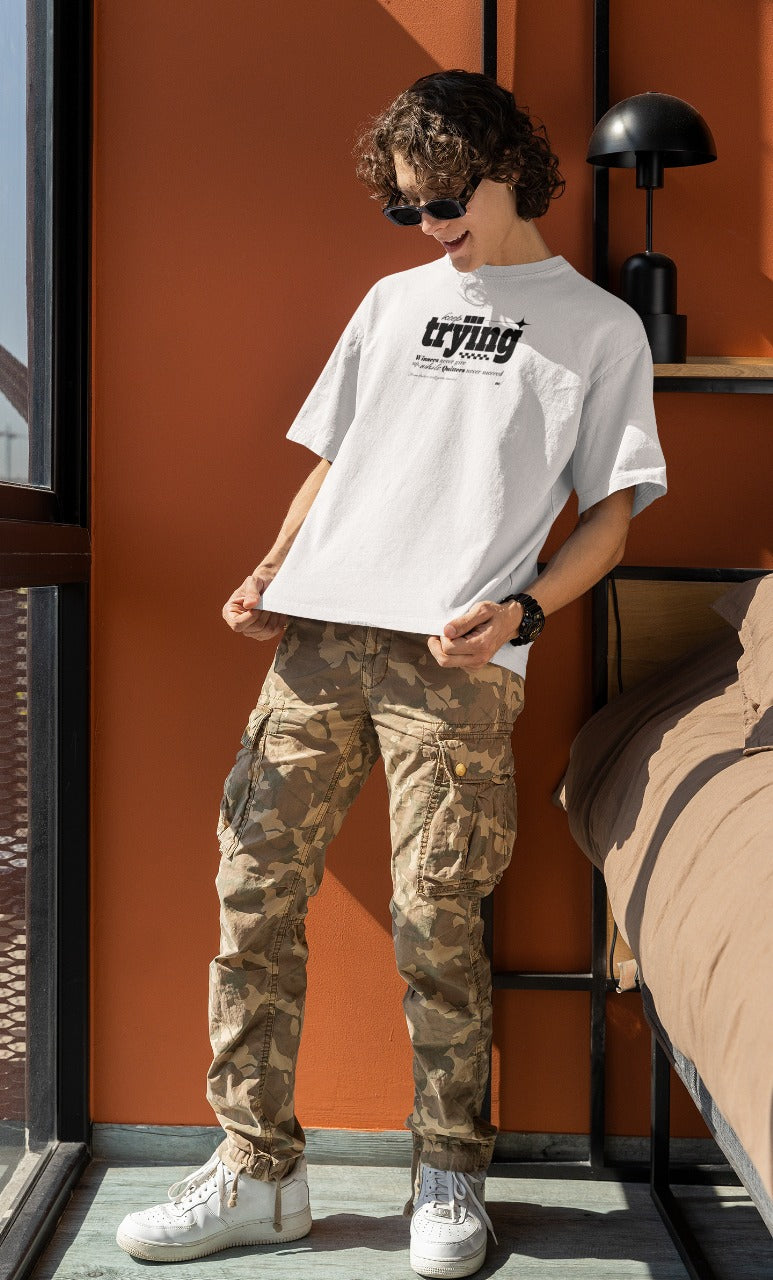 ROYAL YOUTH TRYING OVERSIZED TEE