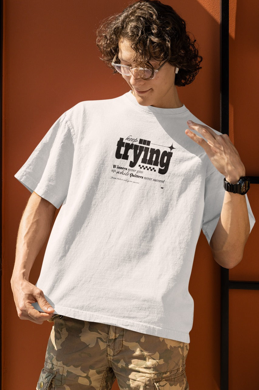 ROYAL YOUTH TRYING OVERSIZED TEE